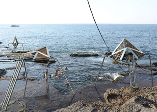 Illustration for article titled These Eerie Kinetic Sculptures by the Sea Would Also Make Electricity